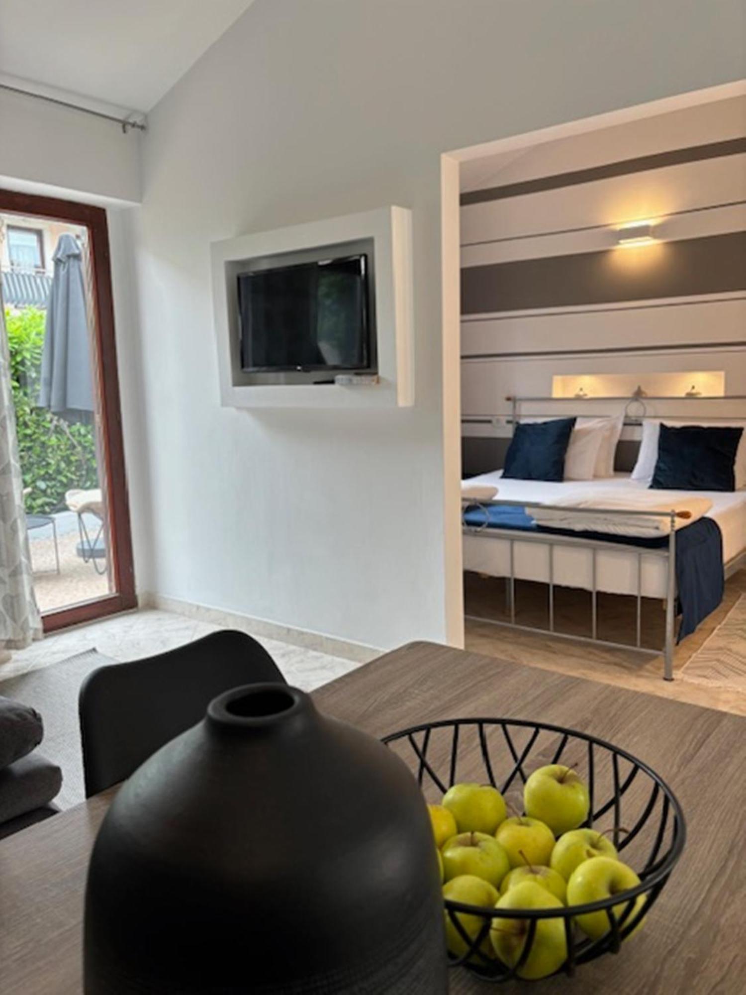 Marina & Parking Free Bed & Breakfast 4*